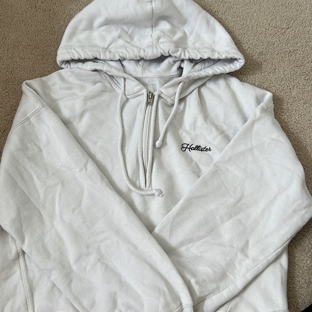 hollister half zip sweat shirt